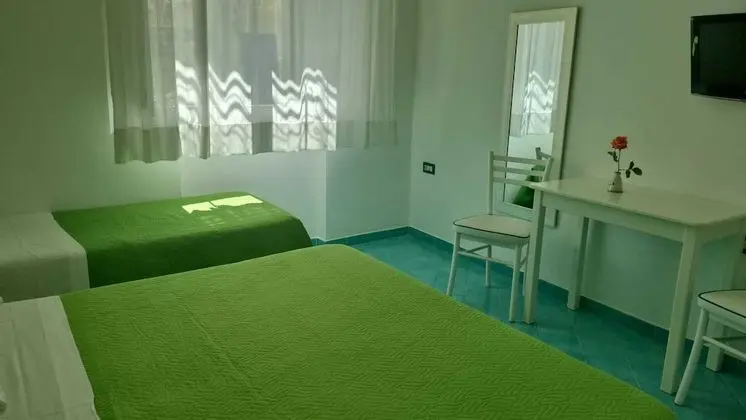Üç Kişilik Oda