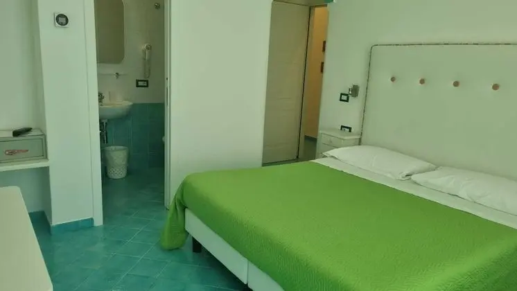 Üç Kişilik Oda