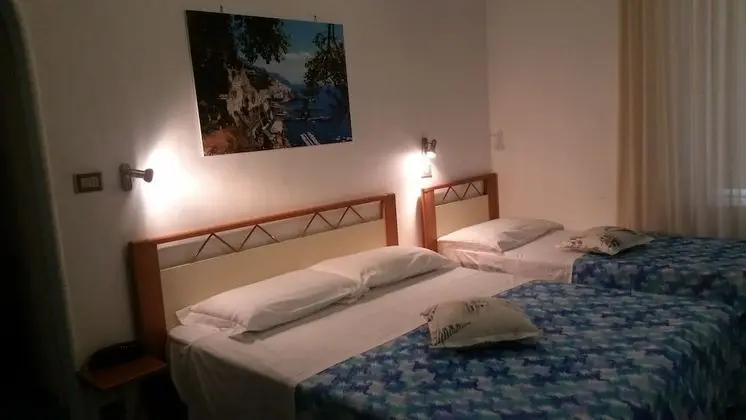 Üç Kişilik Oda