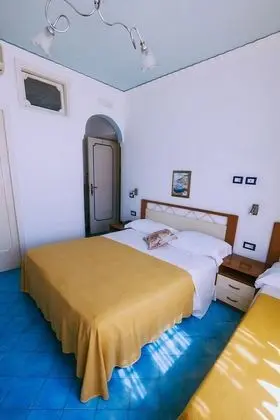 Üç Kişilik Oda