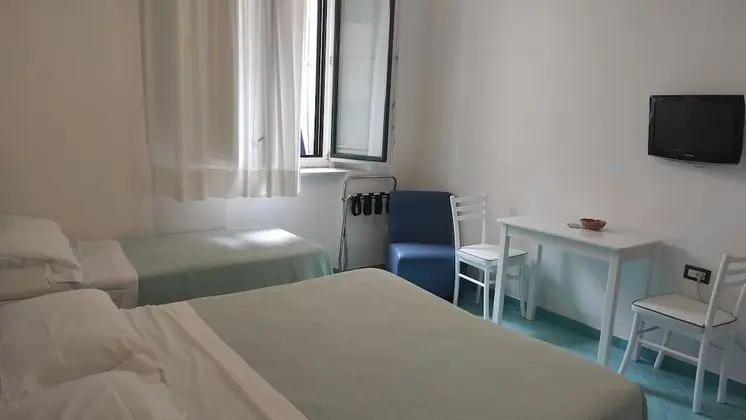 Üç Kişilik Oda