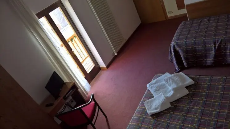 Tek Büyük veya İki Ayrı Yataklı Oda, Dağ Manzaralı