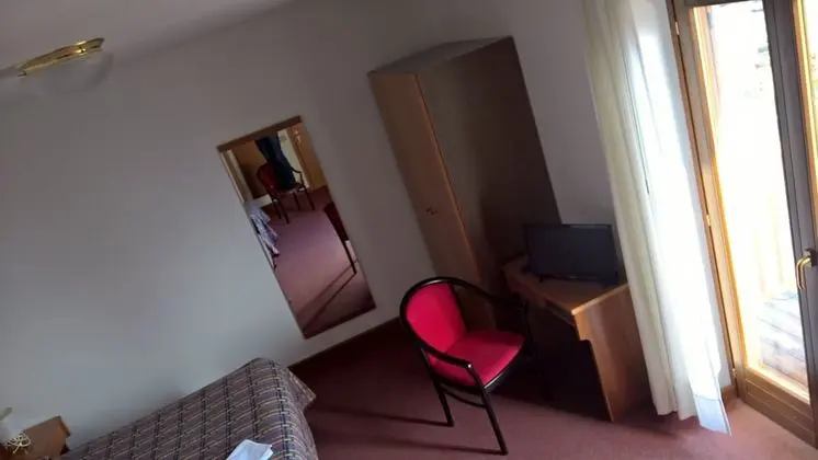 Tek Büyük veya İki Ayrı Yataklı Oda, Dağ Manzaralı