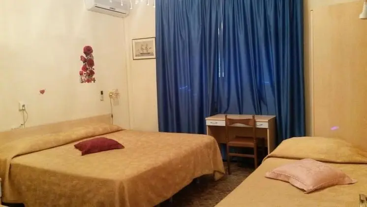 Üç Kişilik Oda