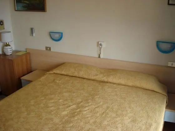 Üç Kişilik Oda