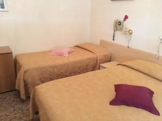 Üç Kişilik Oda