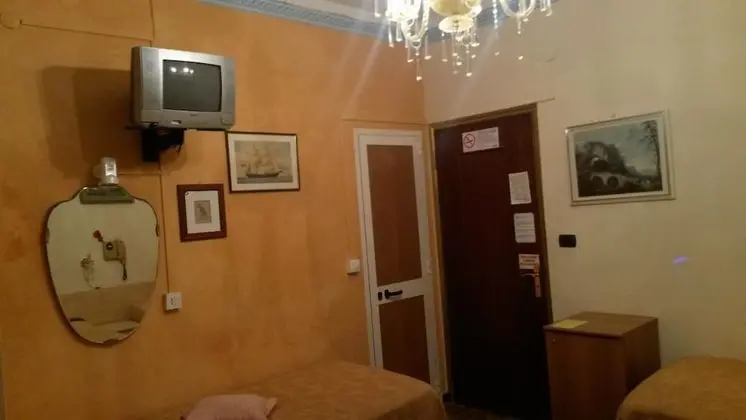 Üç Kişilik Oda