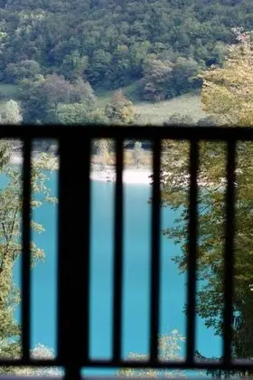 Üç Kişilik Oda, Göl Manzaralı