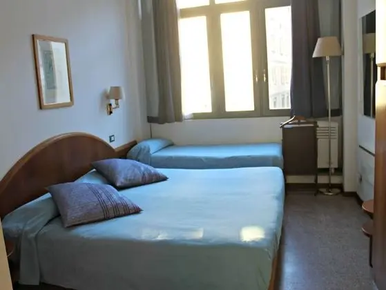 Üç Kişilik Oda