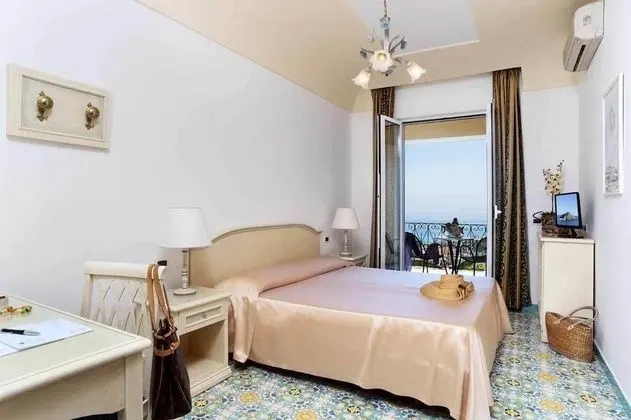 Comfort Tek Büyük Yataklı Oda, Balkon, Deniz Manzaralı