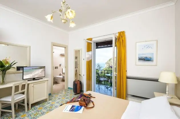Comfort Tek Büyük Yataklı Oda, Balkon, Deniz Manzaralı