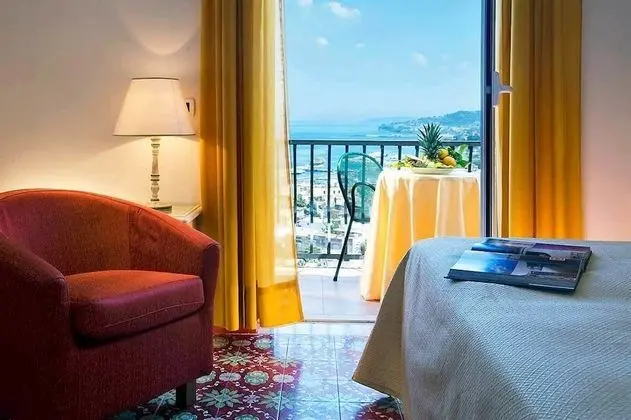 Comfort Tek Büyük Yataklı Oda, Balkon, Deniz Manzaralı