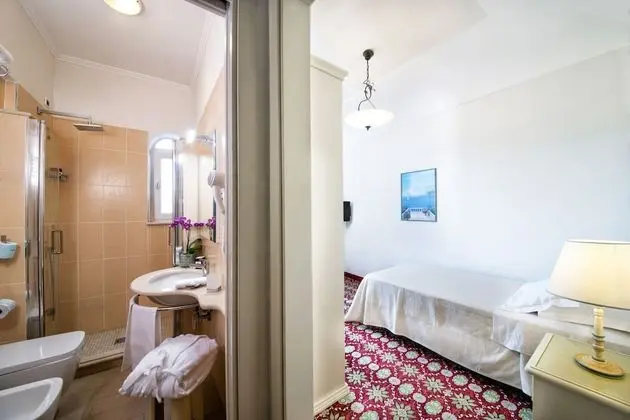 Comfort Tek Büyük Yataklı Oda, Balkon, Deniz Manzaralı