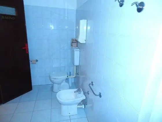 Tek Büyük Yataklı Oda, Ortak Banyo