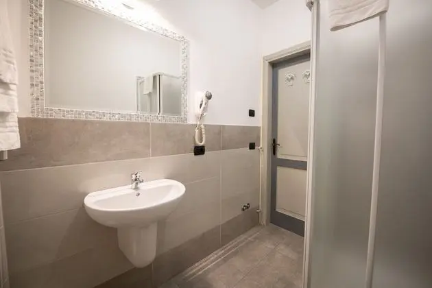 Standard Tek Büyük veya İki Ayrı Yataklı Oda