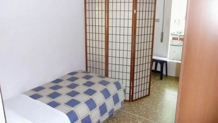 Tek Kişilik Oda, Sigara İçilmez, Ortak Banyo