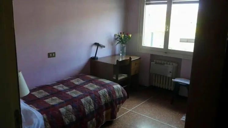 Tek Kişilik Oda, Sigara İçilmez, Ortak Banyo