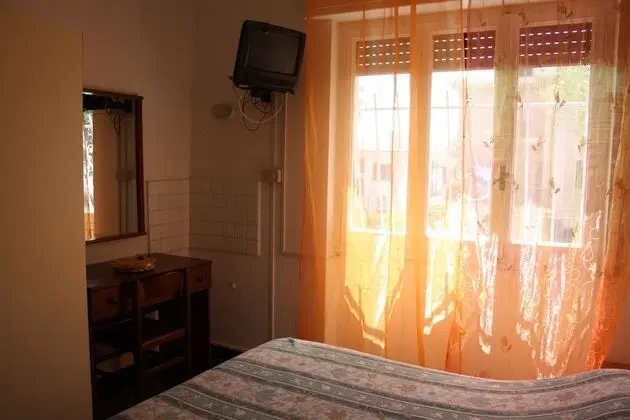 Tek Büyük Yataklı Oda (Private External Bathroom)