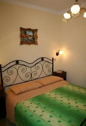 Classic Tek Büyük Yataklı Oda