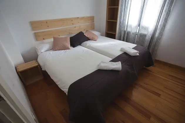 İki Ayrı Yataklı Oda, Ortak Banyo