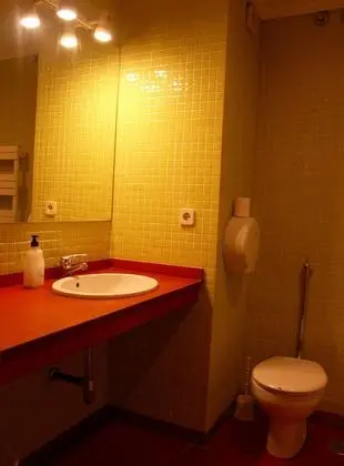 Ortak Ranzalı Oda, Karma Ranzalı Oda