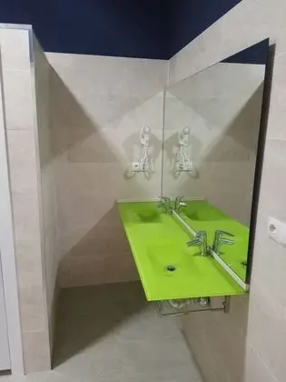 Ortak Ranzalı Oda, Karma Ranzalı Oda, Ortak Banyo (1 bed in room with 5 bunk beds)