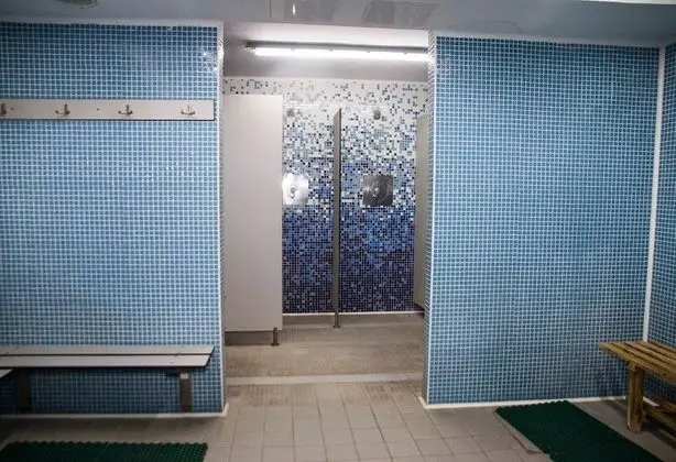 Tek Büyük Yataklı Oda, Ortak Banyo