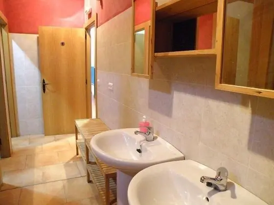 Tek Büyük Yataklı Oda, Ortak Banyo