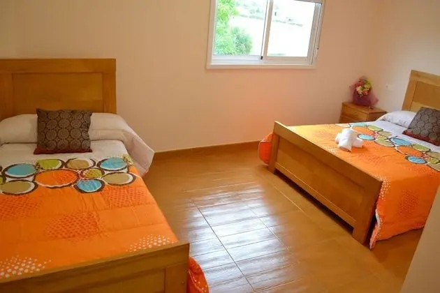 İki Ayrı Yataklı Oda, Ortak Banyo