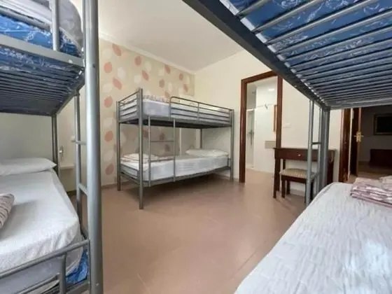 Economy Ortak Ranzalı Oda, Karma Ranzalı Oda (1 Bed in 4 Bed Dorm)