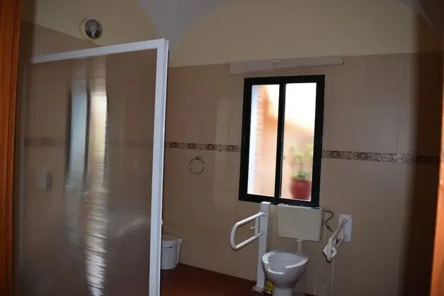 Basic Tek Büyük veya İki Ayrı Yataklı Oda