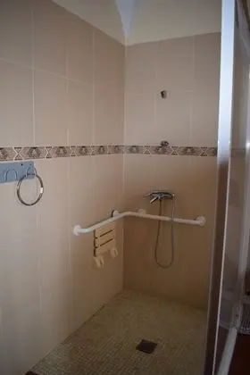 Basic Tek Büyük veya İki Ayrı Yataklı Oda