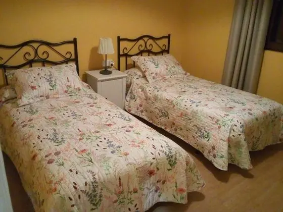 İki Ayrı Yataklı Oda, Ortak Banyo