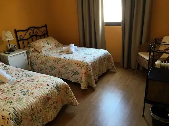 İki Ayrı Yataklı Oda, Ortak Banyo