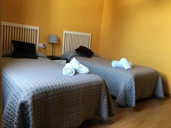 İki Ayrı Yataklı Oda, Ortak Banyo