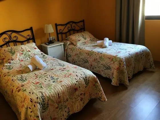 İki Ayrı Yataklı Oda, Ortak Banyo