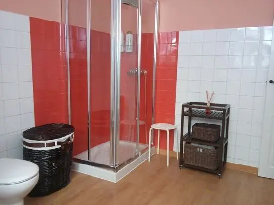 İki Ayrı Yataklı Oda, Ortak Banyo