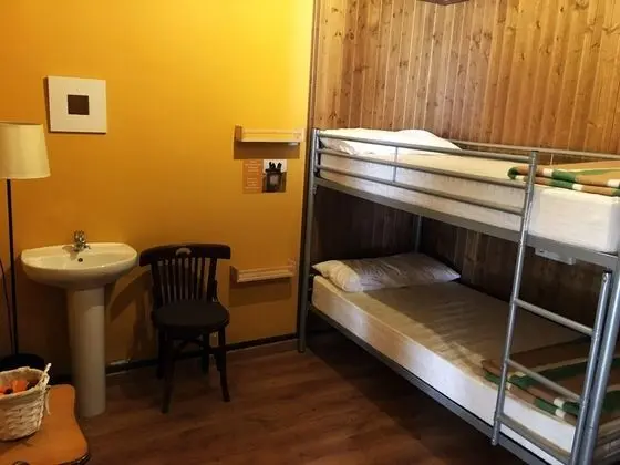 Ortak Ranzalı Oda, Ortak Banyo
