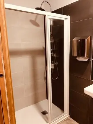 Ortak Ranzalı Oda, Karma Ranzalı Oda, Ortak Banyo