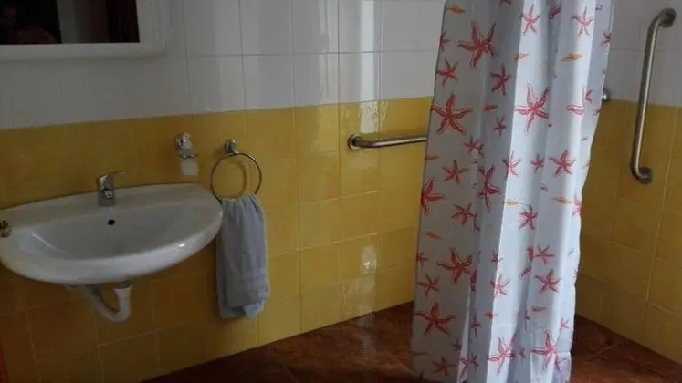 Ortak Ranzalı Oda (Bed in a 6-Bed Room)