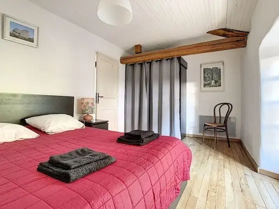 Traditional Ev, 5 Yatak Odası, Kişiye Özel Havuzlu (Alberguière)