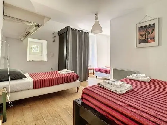 Traditional Ev, 5 Yatak Odası, Kişiye Özel Havuzlu (Alberguière)