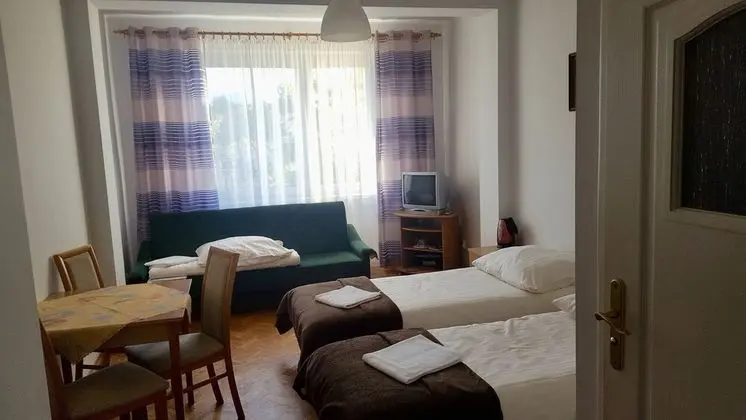 Basic Üç Kişilik Oda, Sigara İçilmez