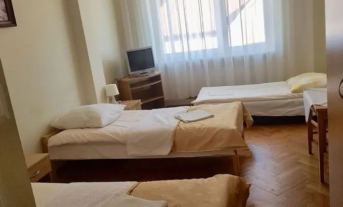 Basic Üç Kişilik Oda, Sigara İçilmez