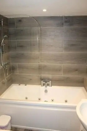 Superior Apart Daire, Banyolu/Duşlu