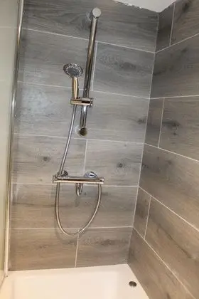 Superior Apart Daire, Banyolu/Duşlu