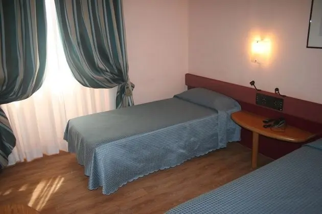 İki Ayrı Yataklı Oda, 2 Tek Kişilik Yatak