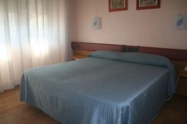 Tek Büyük Yataklı Oda, 1 Çift Kişilik Yatak