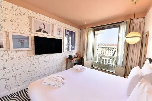 Tek Büyük veya İki Ayrı Yataklı Oda, Balkon, Bahçe Manzaralı