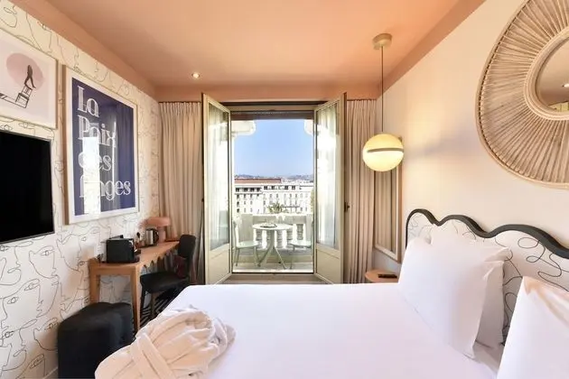Tek Büyük veya İki Ayrı Yataklı Oda, Balkon, Bahçe Manzaralı